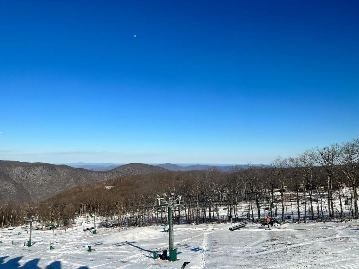 Diamond Adventure Slope Side With Foosball And Arcade At Wintergreen Resort المظهر الخارجي الصورة